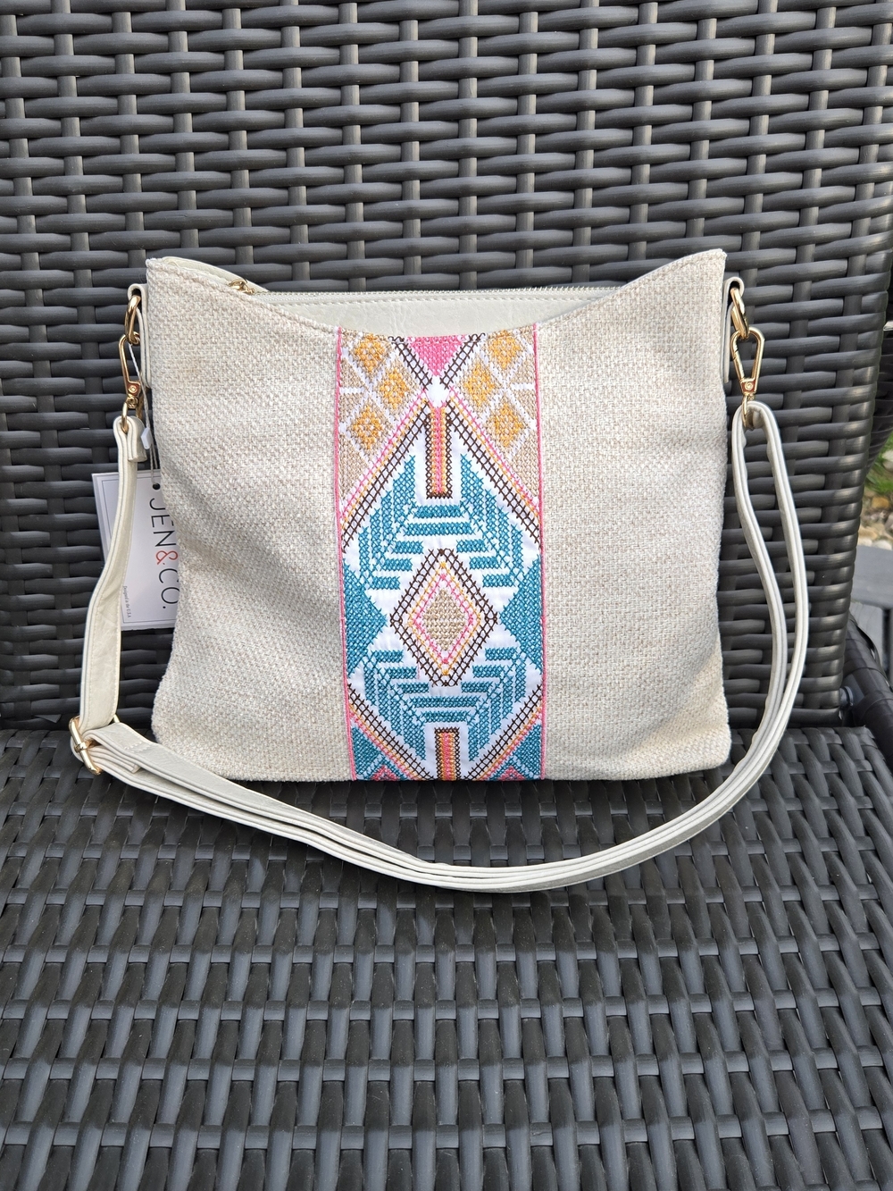 NWT Jen & Co Handbag Purse Aztec Print Embroidered Crossbody Cream Soft Textured